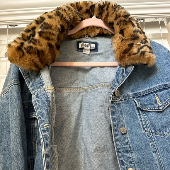 old forever 21 denim crop jacket with removable faux fur collar. size small - Picture 2 of 6